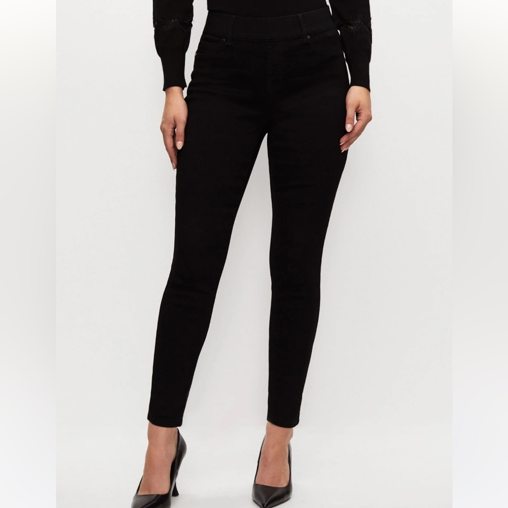 Laura Essential Slim Leg Pull-On Jeans Black